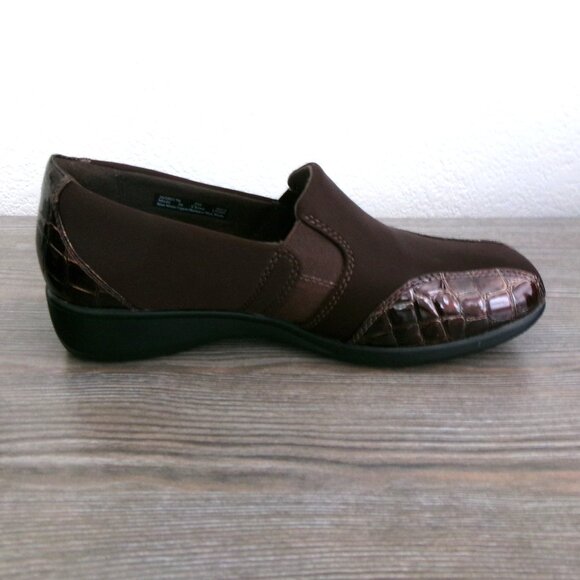 Near New Clarks GAEL REX Slip On Croc Embossed Low Wedge Loafers Shoes 8 Brown - Picture 7 of 16